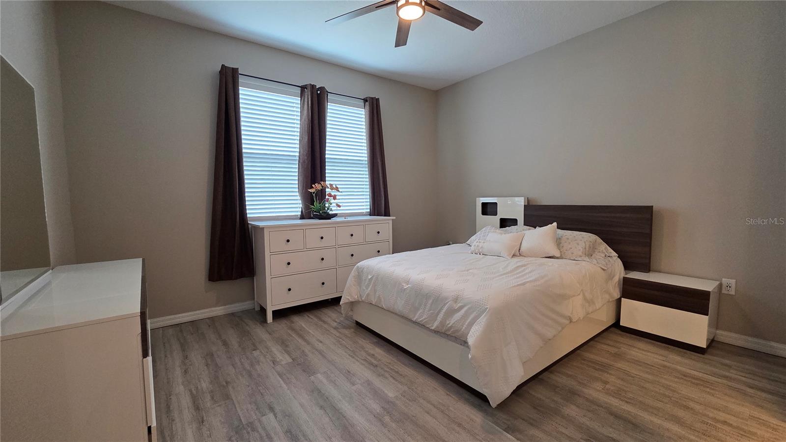 SEASONS/HERITAGE SQUARE - Residential