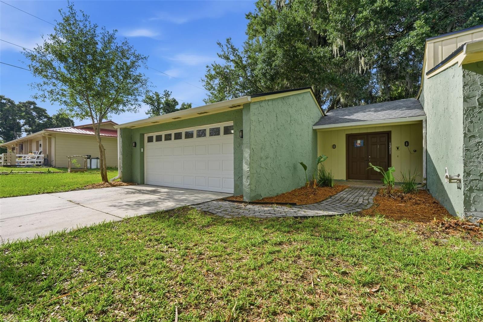 1211 FAIRFAX S