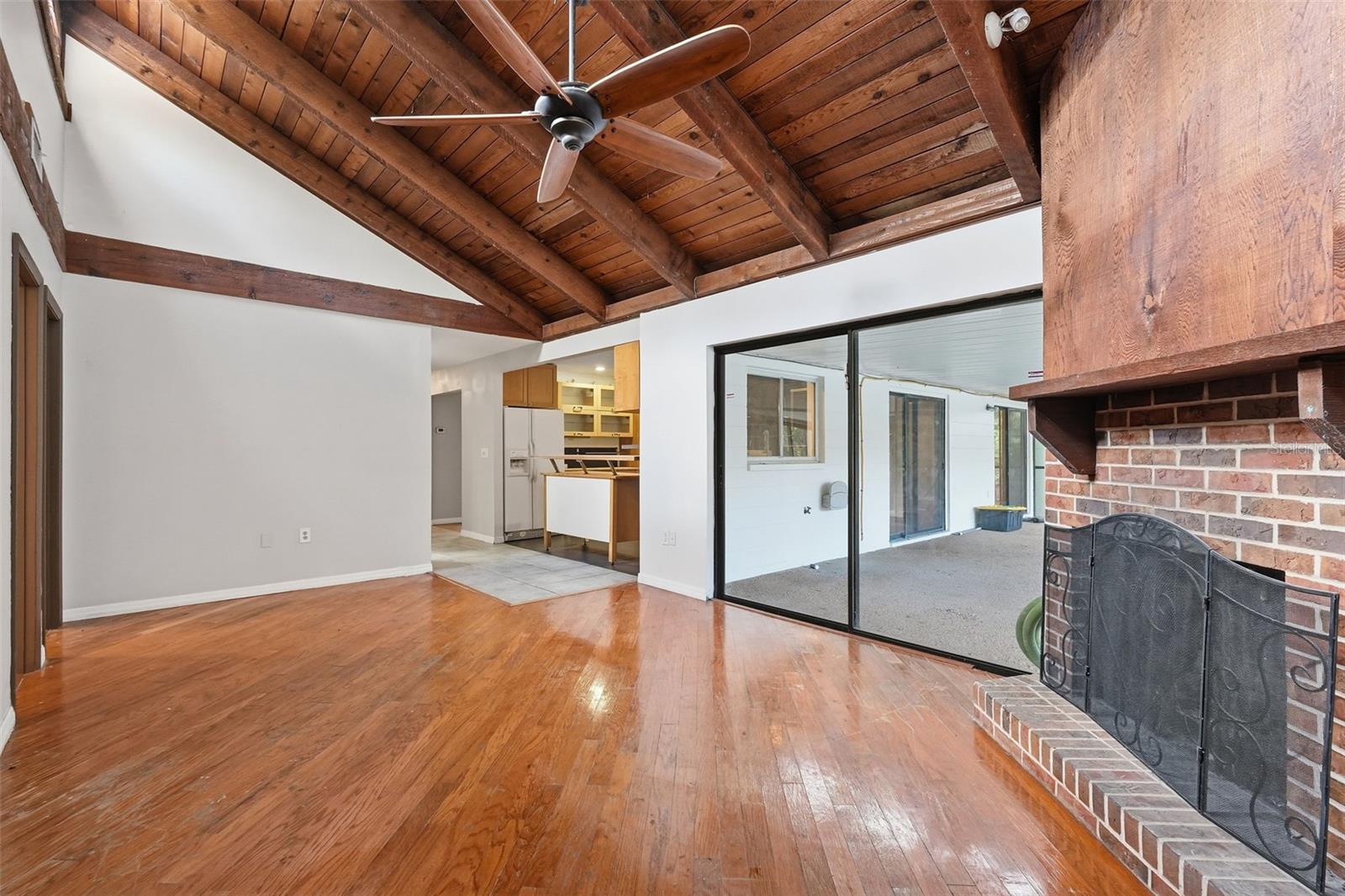 1211 FAIRFAX S