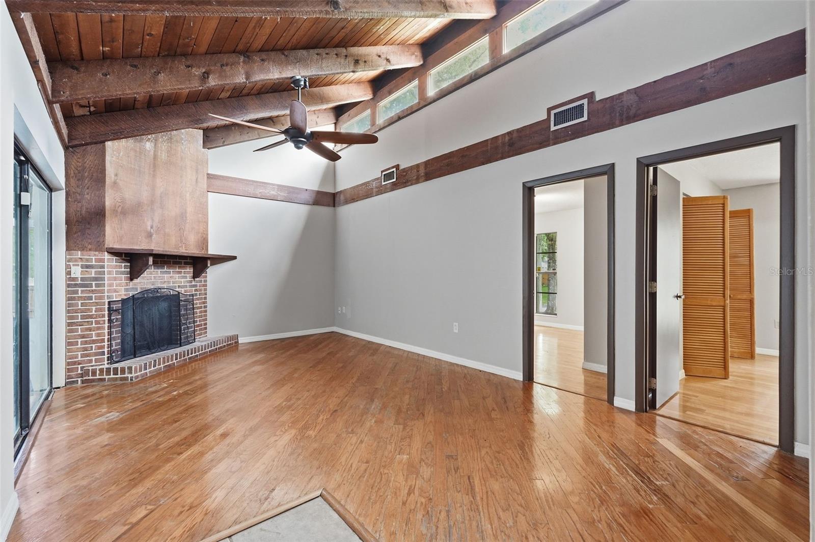 1211 FAIRFAX S