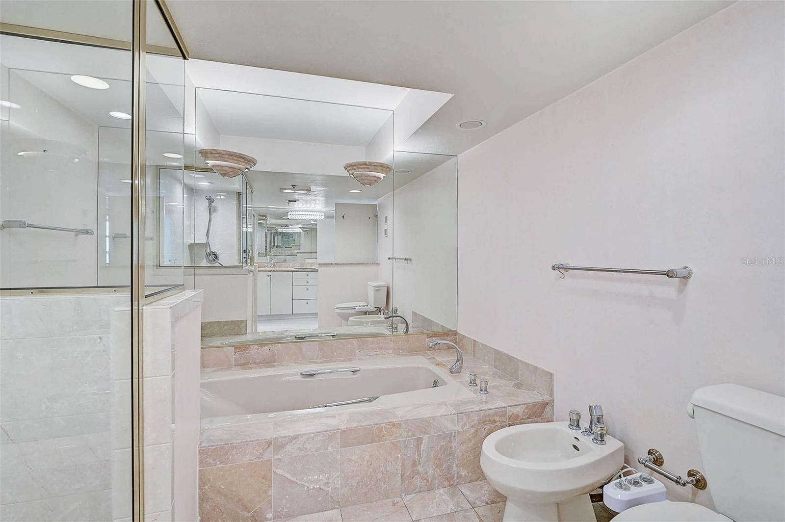 CONDO ON THE BAY TOWER II - Residential