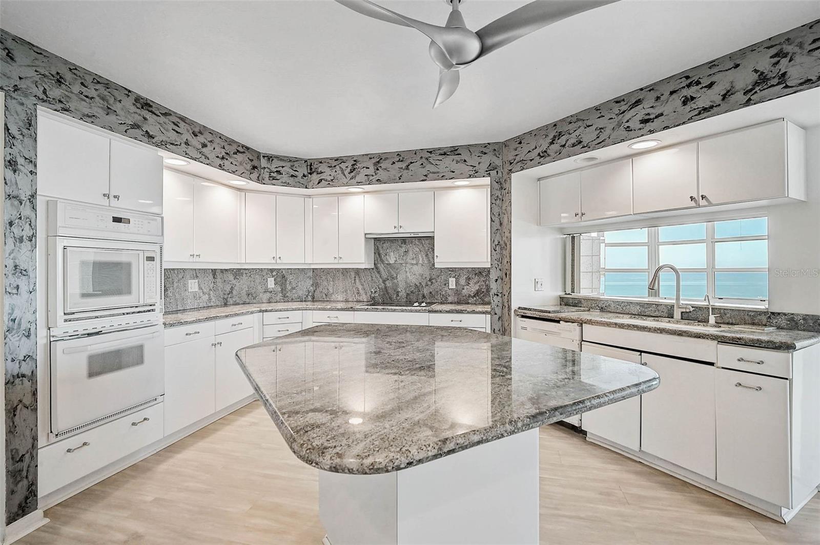 CONDO ON THE BAY TOWER II - Residential