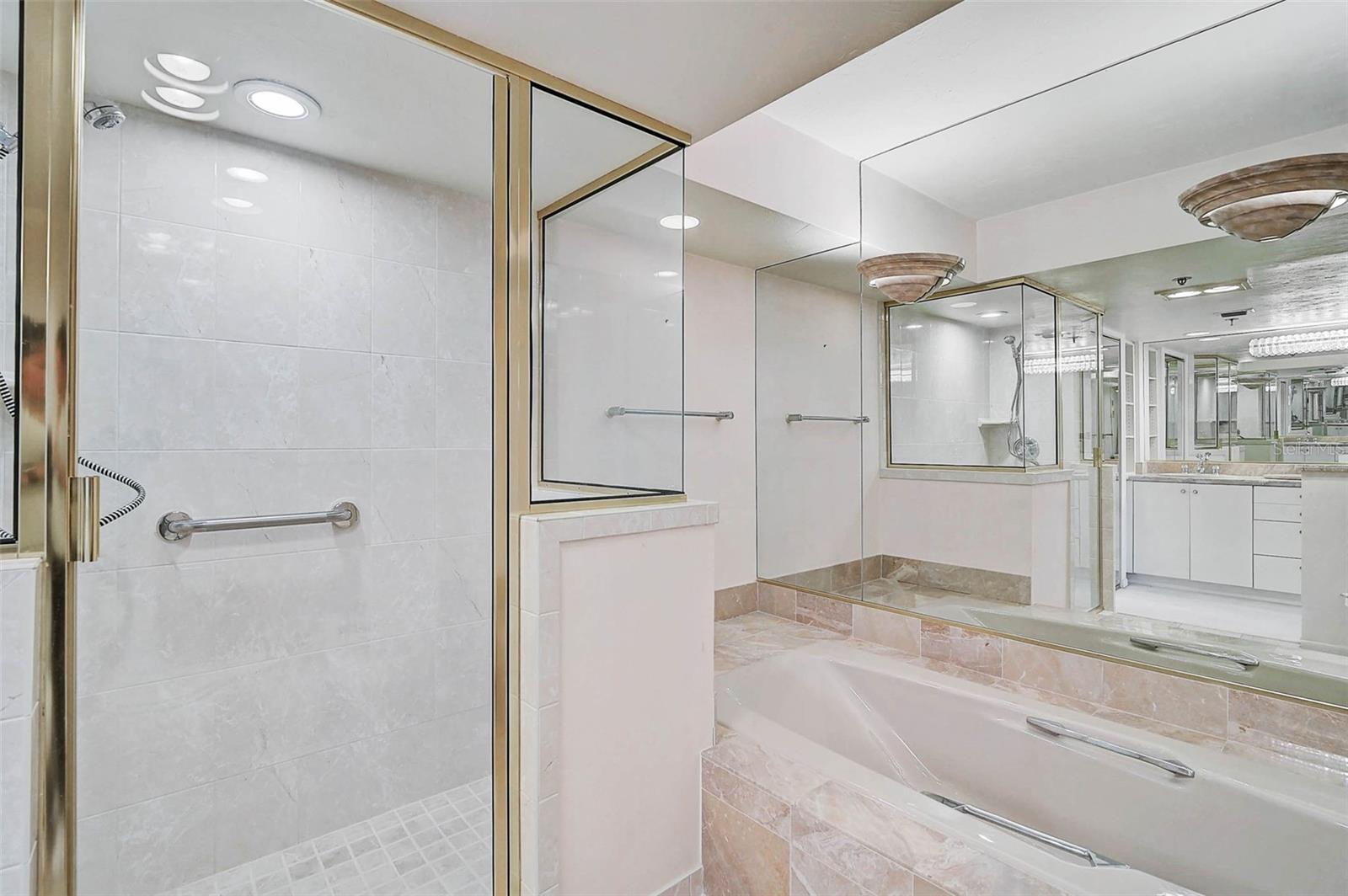 CONDO ON THE BAY TOWER II - Residential