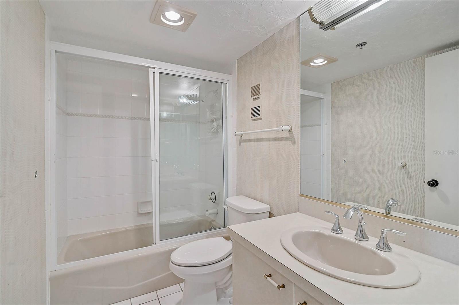 CONDO ON THE BAY TOWER II - Residential