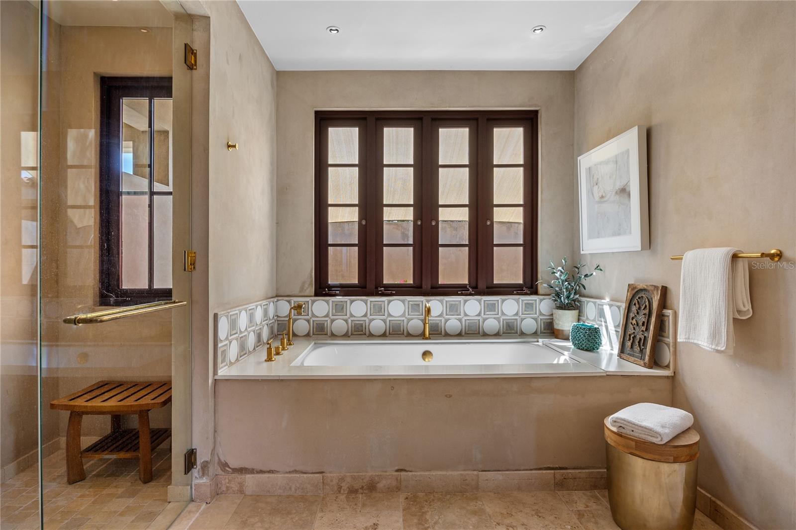 ROYAL ISABELA RESORT - Residential