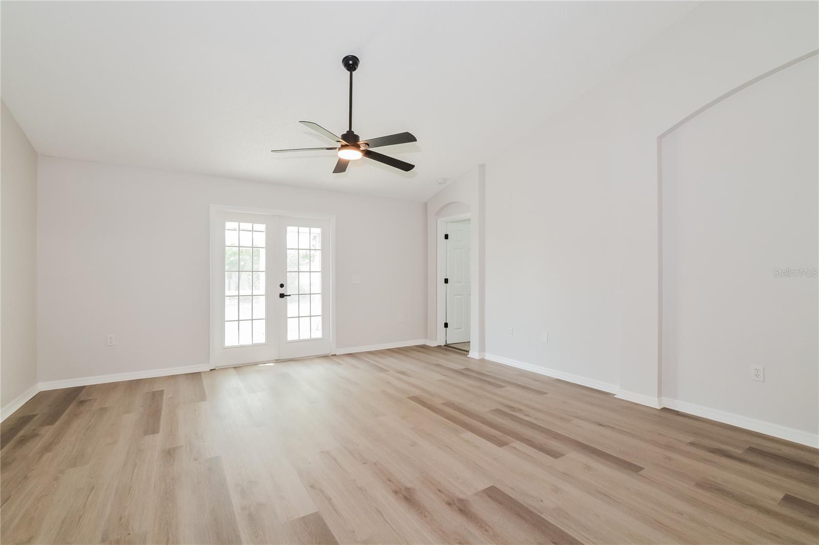 565 TERRANOVA CIRCLE