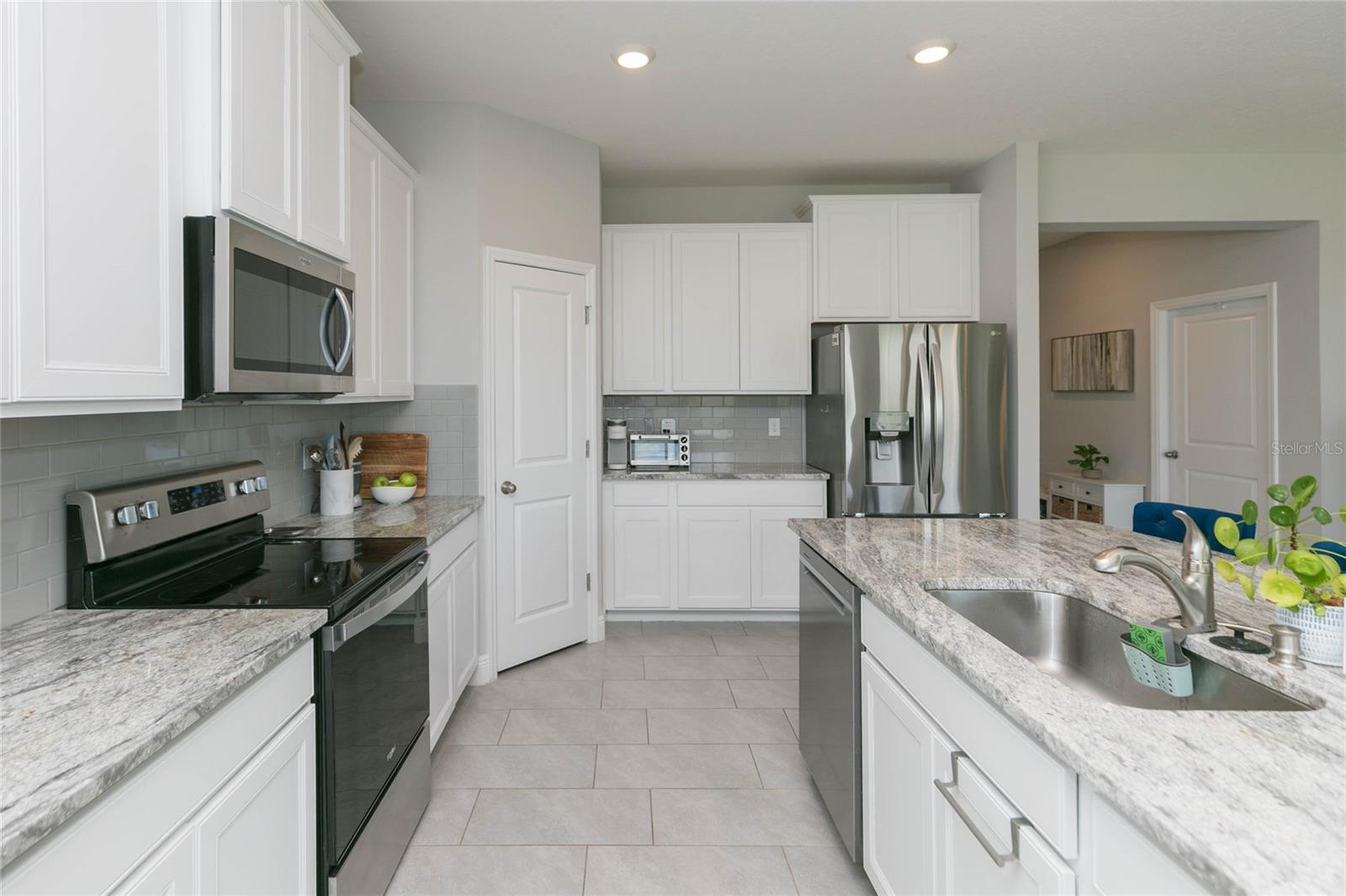 MANGROVE MANOR PH 1 - Residential