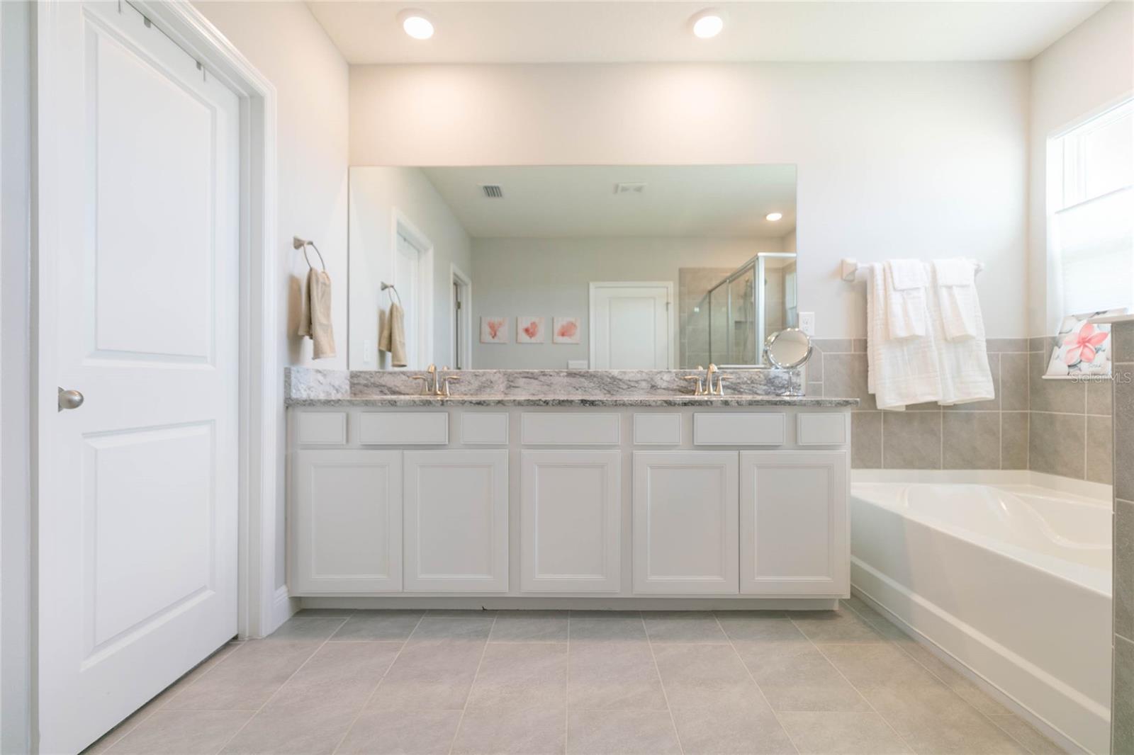 MANGROVE MANOR PH 1 - Residential