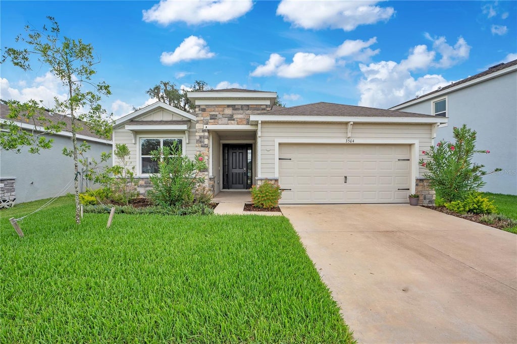 Photo of 3504 Crescent Peak Way, Plant City, FL 33565 (MLS # L4962660)