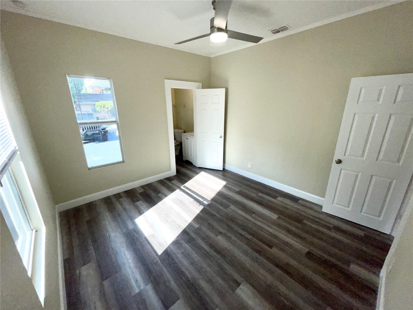 1121 10TH AVENUE S