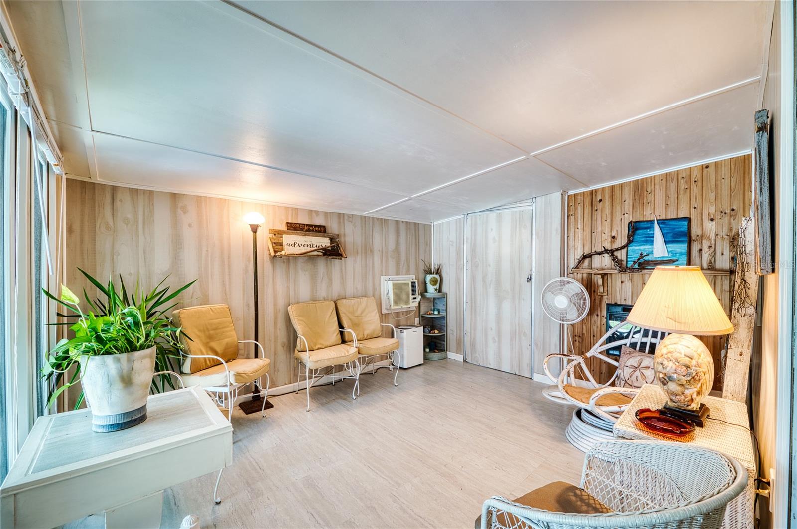 HOLIDAY PARK - Residential