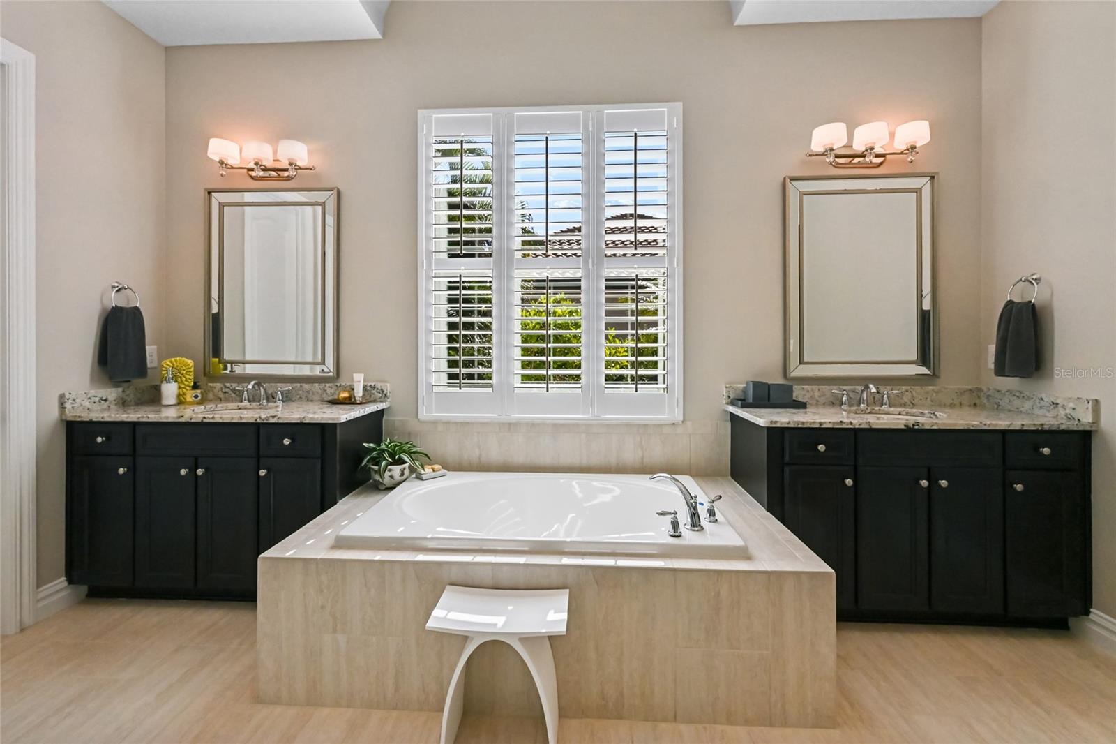 COUNTRY CLUB EAST AT LAKEWD RANCH - Residential