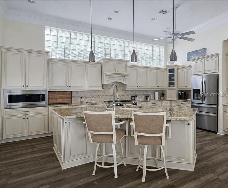 Photo of 618 Crossfield Circle, Venice, FL 34293 (MLS # O6424809)