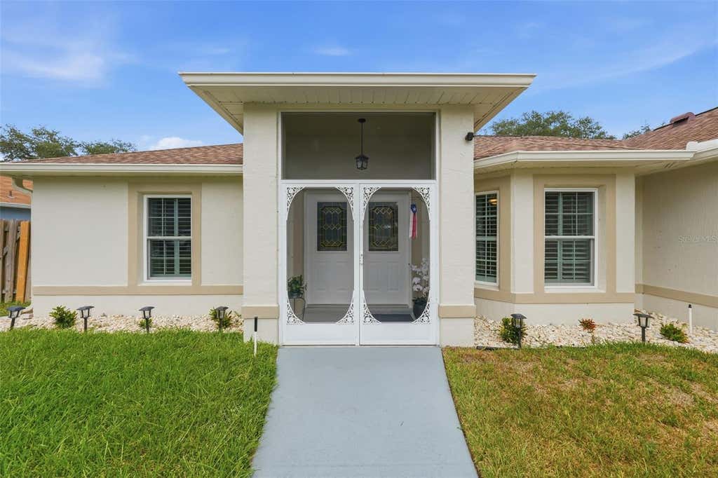 Photo of 9700 Saragossa Street, Clermont, FL 34711 (MLS # G5113602)