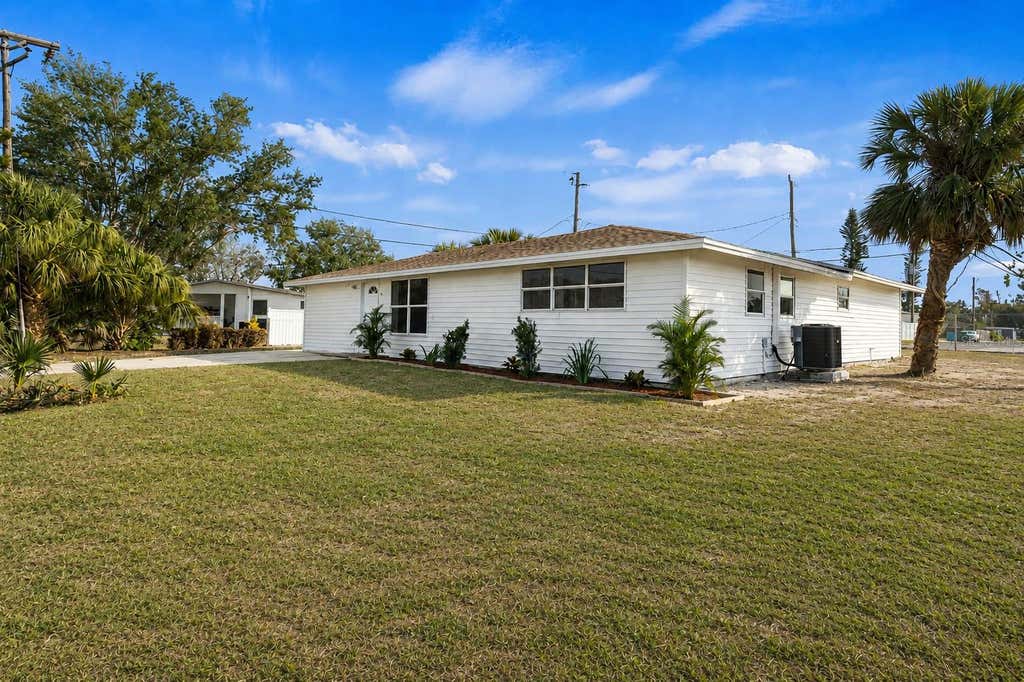 Photo of 6211 Cornell Road, Bradenton, FL 34207 (MLS # A4703332)