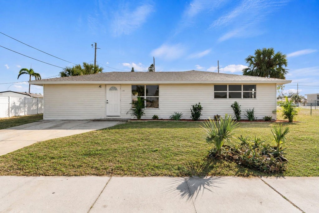 Photo of 6211 Cornell Road, Bradenton, FL 34207 (MLS # A4703332)