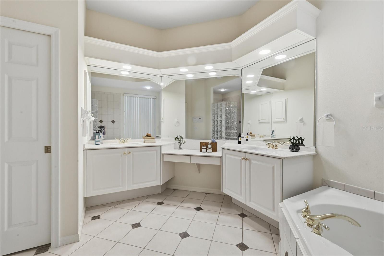 UNIVERSITY PARK - Residential