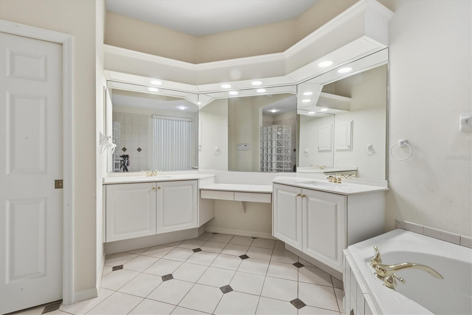 UNIVERSITY PARK - Residential