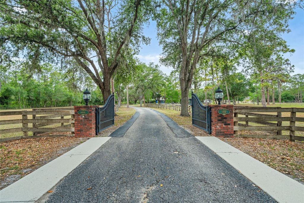 Photo of 140 Cowpen Lane, Sarasota, FL 34240 (MLS # A4691106)