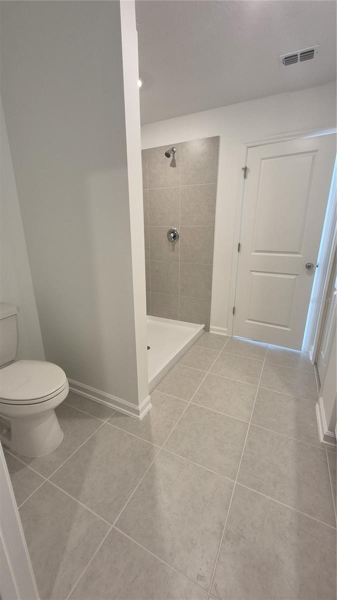 HUNT CLUB/LK WALES PH 1 - Residential Lease