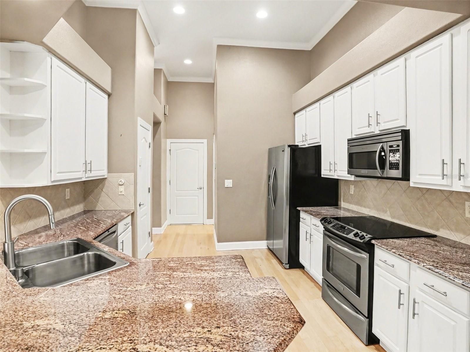 ADMIRAL POINTE - Residential