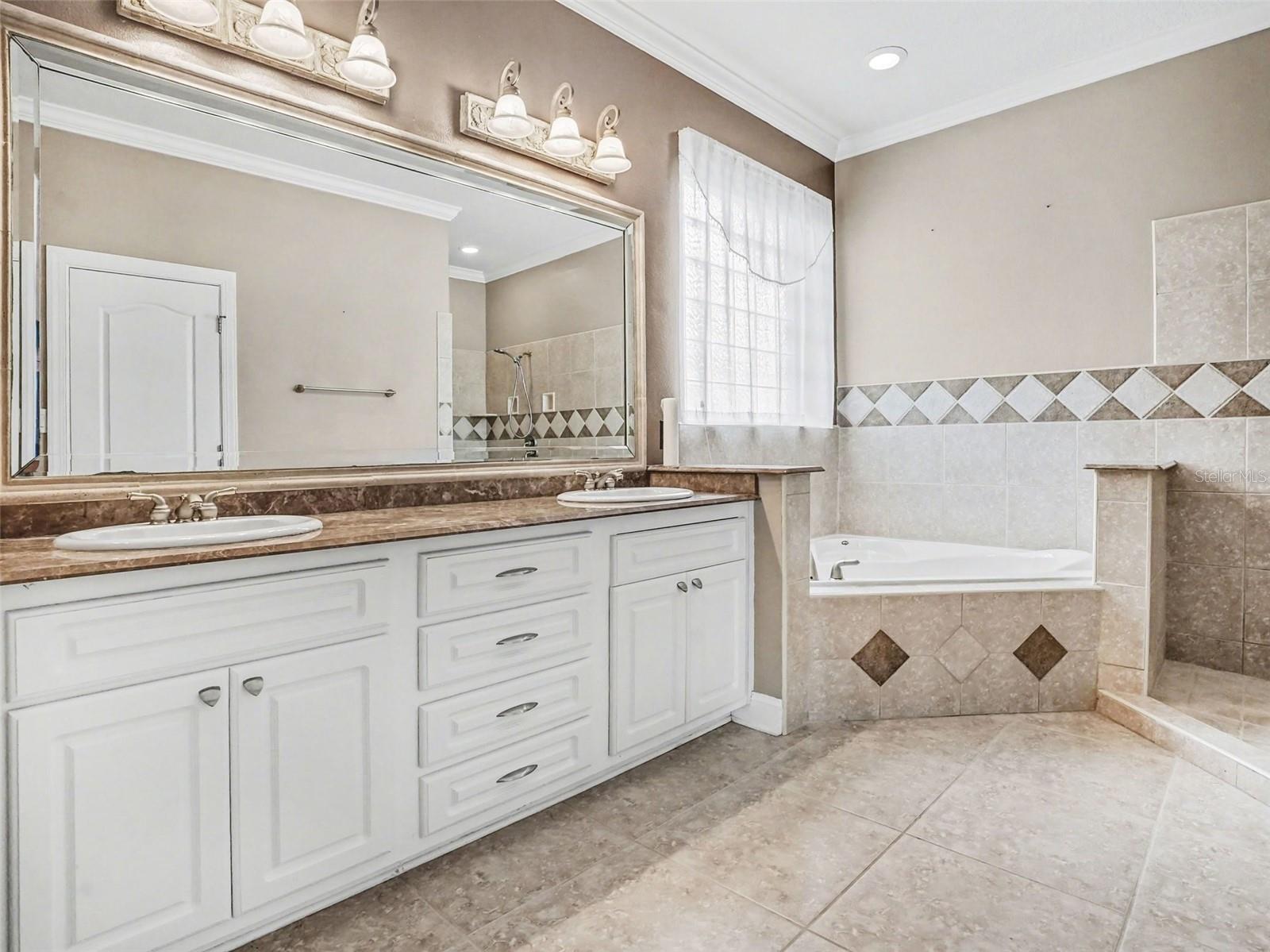 ADMIRAL POINTE - Residential