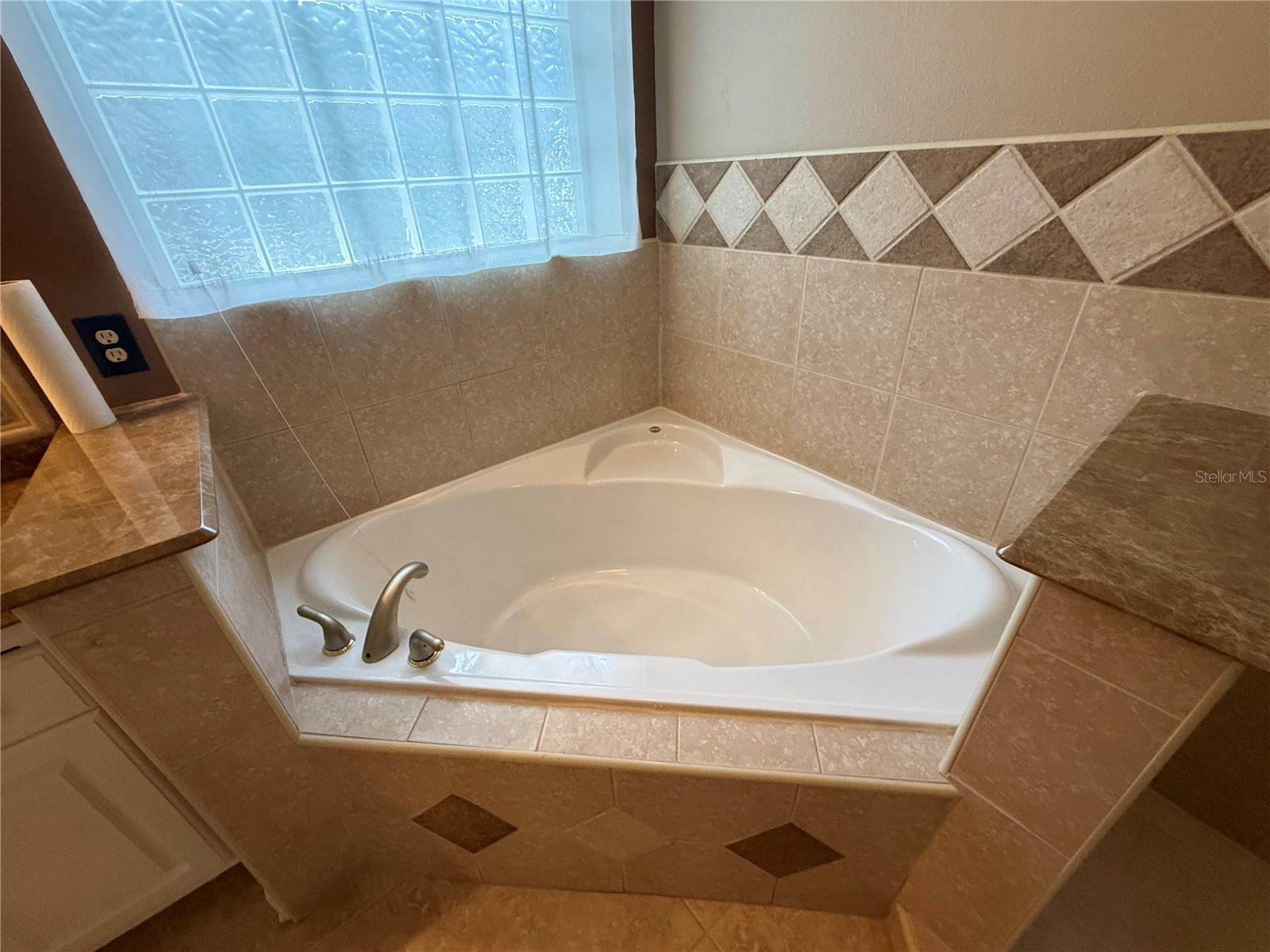 ADMIRAL POINTE - Residential