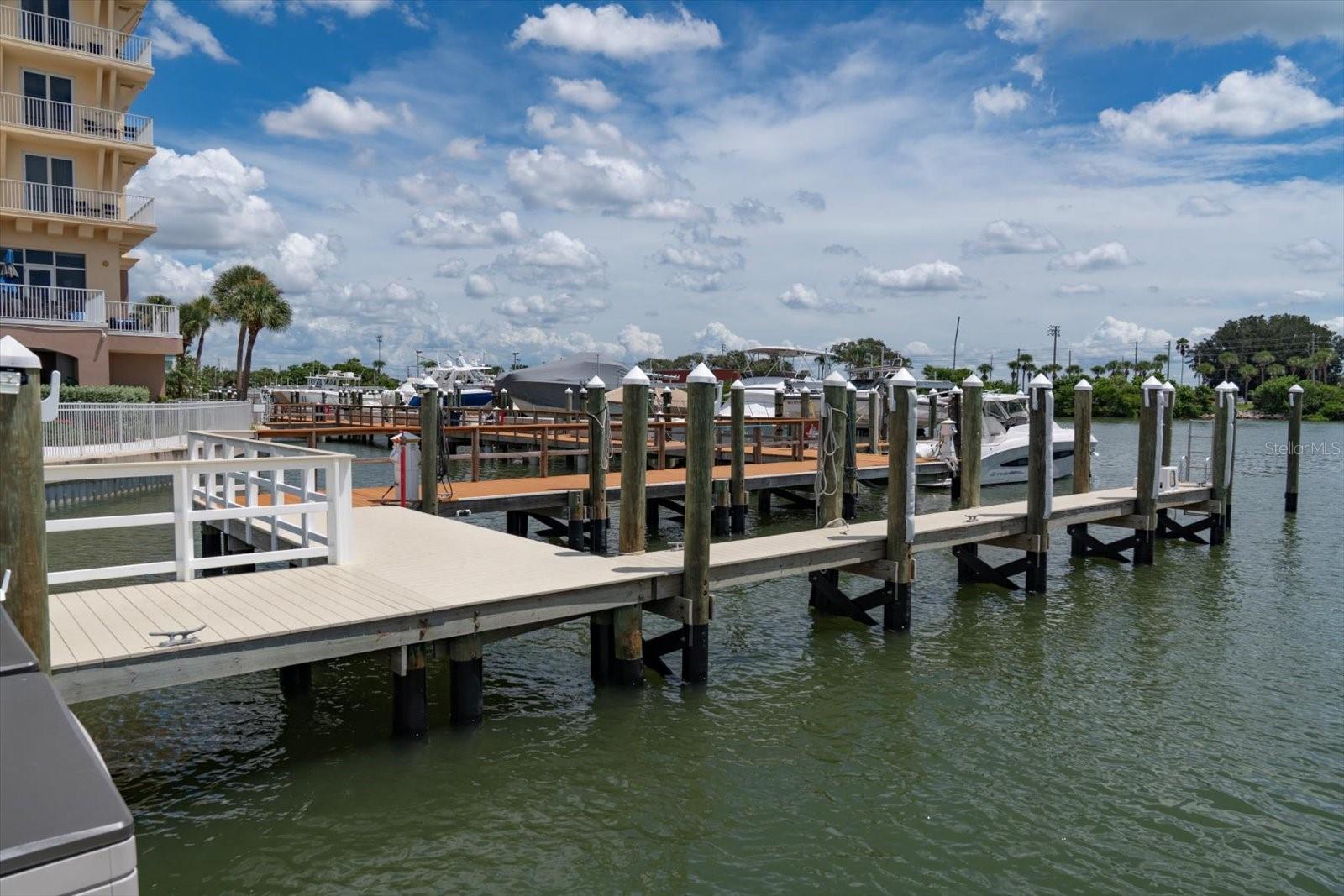HARBORSIDE BOAT CLUB OF MADEIRA BEACH CONDO - Residential