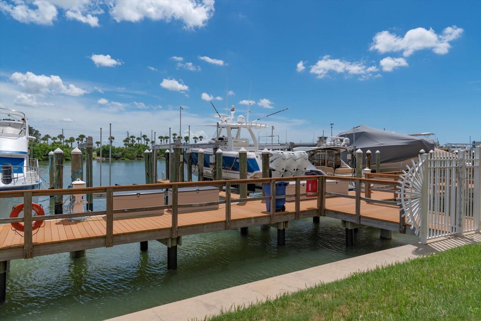 HARBORSIDE BOAT CLUB OF MADEIRA BEACH CONDO - Residential