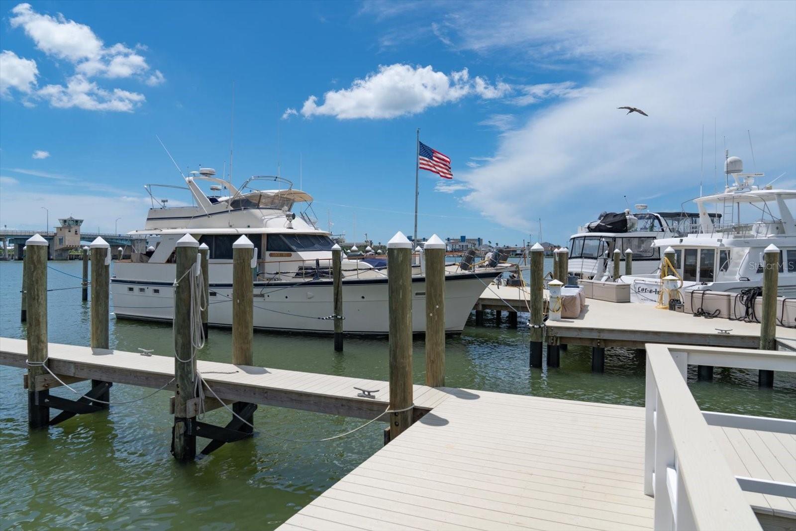 HARBORSIDE BOAT CLUB OF MADEIRA BEACH CONDO - Residential