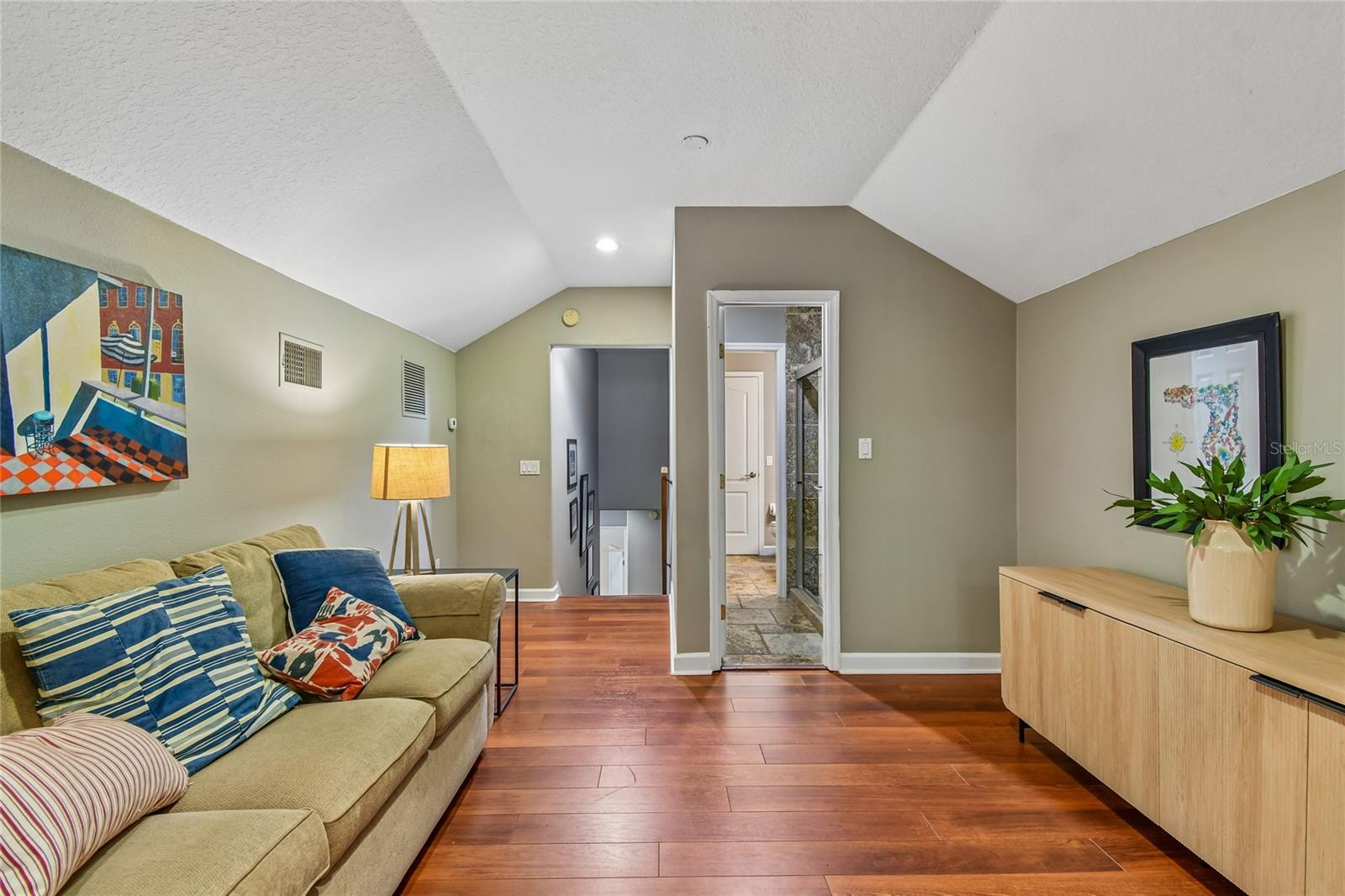 OAKCREST-514 - Residential