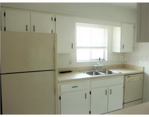 HIDDEN LAKE VILLAGE - Residential Lease
