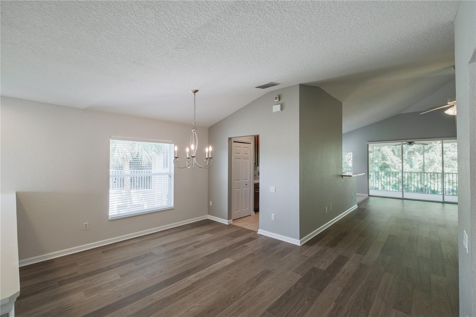 CARRIAGE HOMES AT DUNWOODY COMMONS A CON - Residential