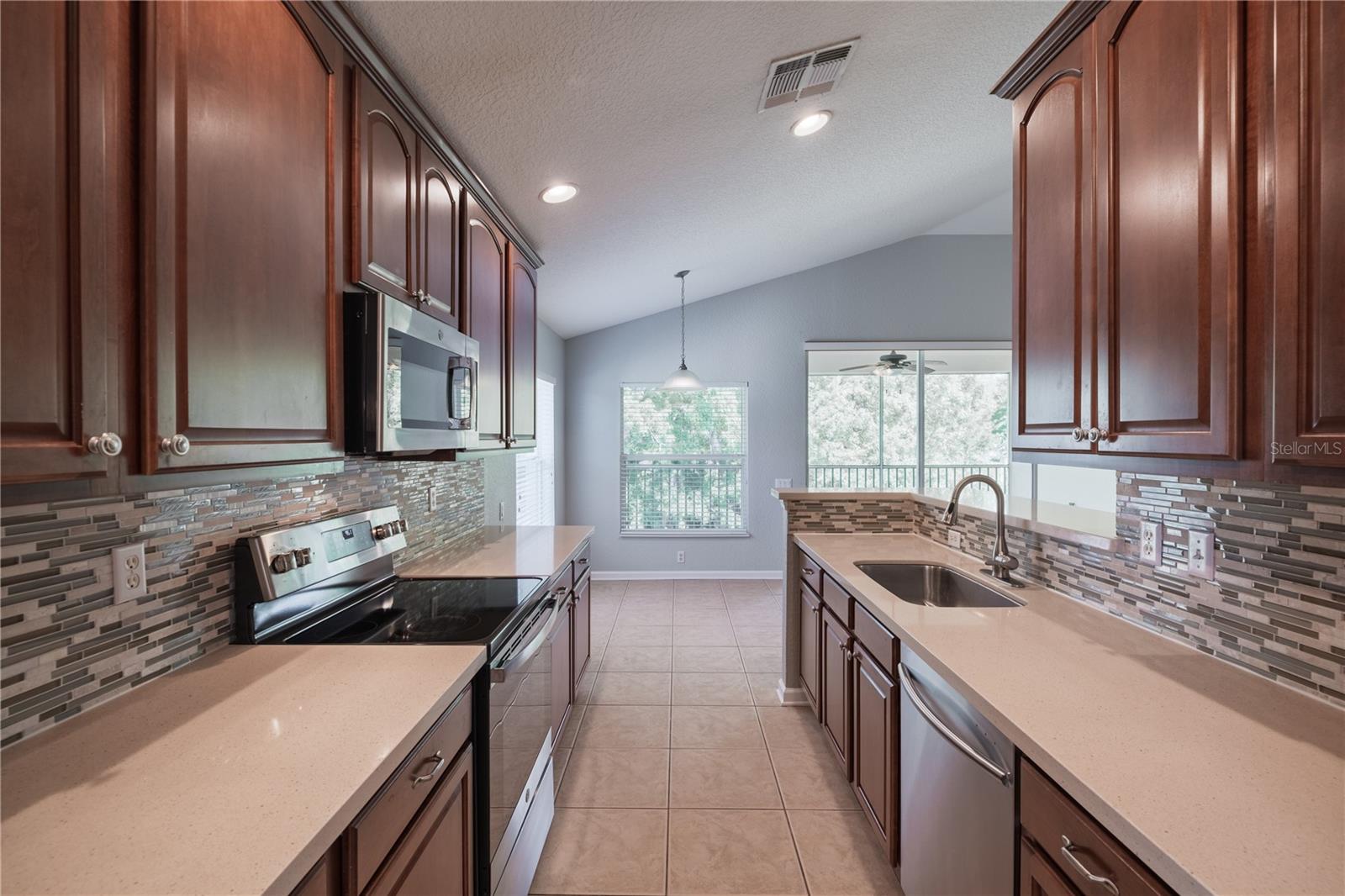 CARRIAGE HOMES AT DUNWOODY COMMONS A CON - Residential