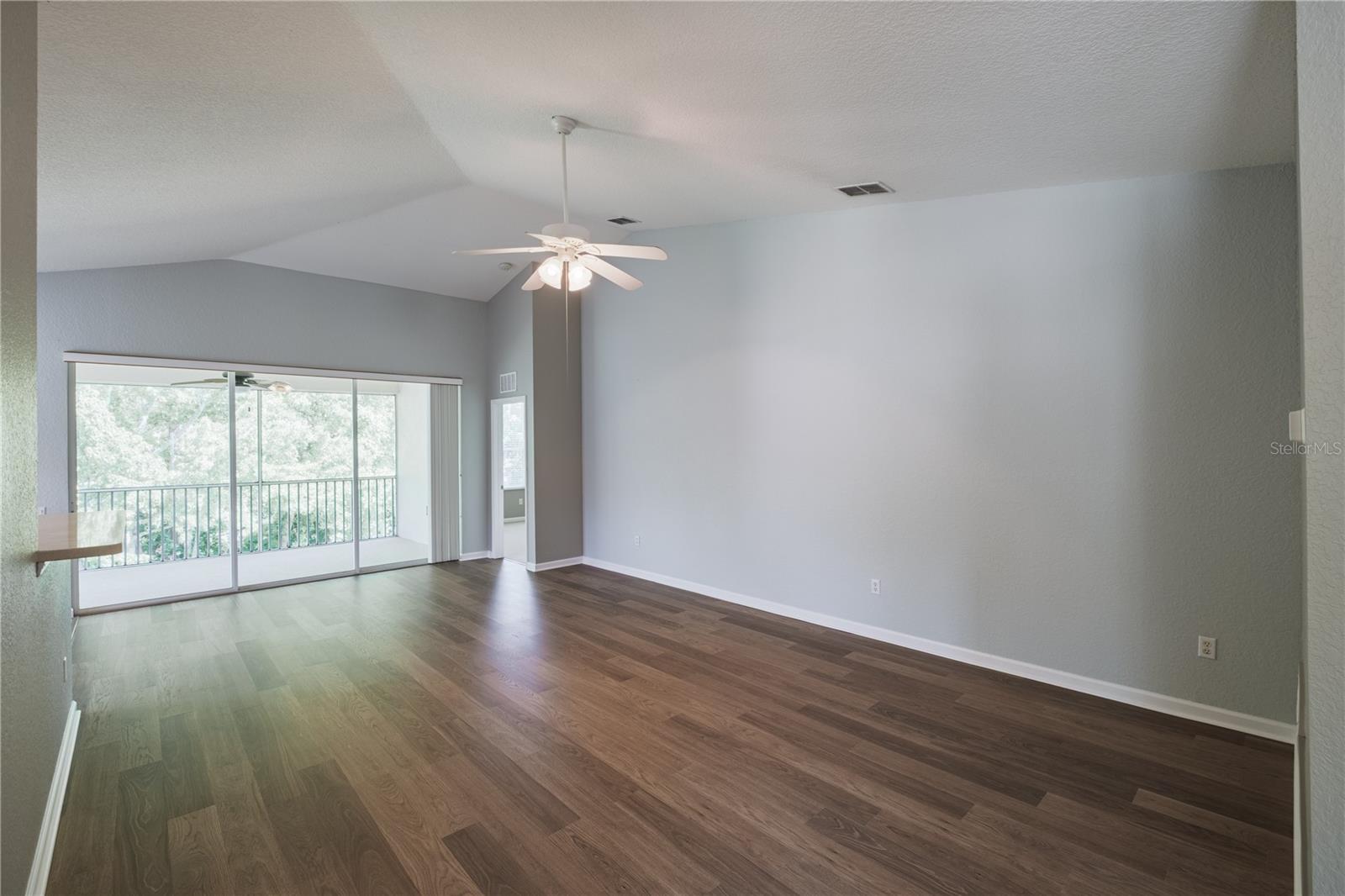 CARRIAGE HOMES AT DUNWOODY COMMONS A CON - Residential