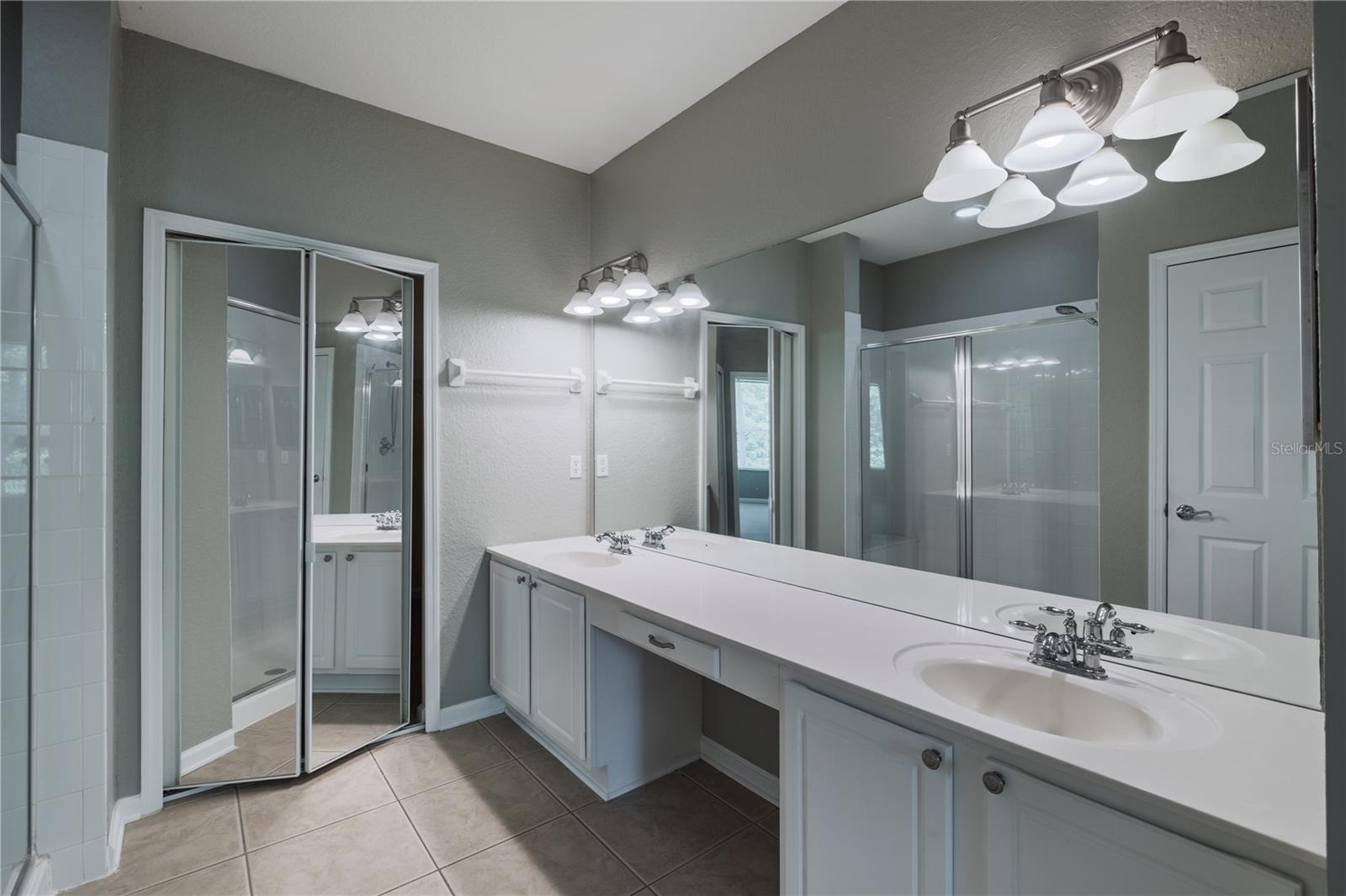 CARRIAGE HOMES AT DUNWOODY COMMONS A CON - Residential