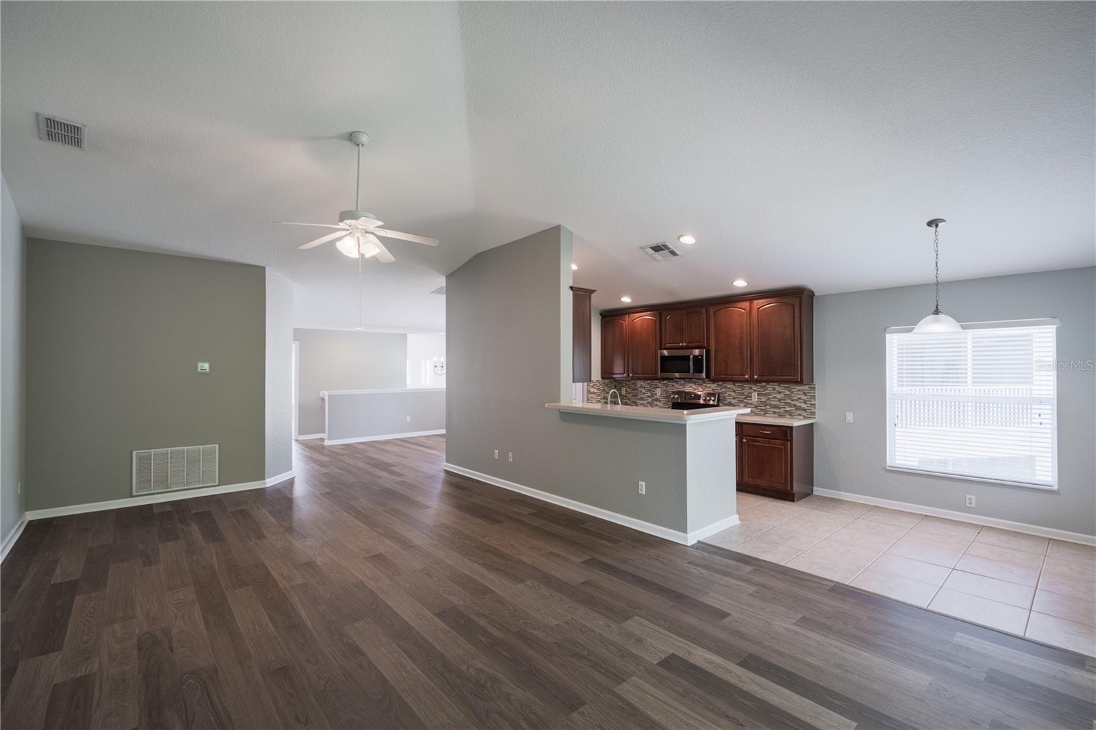 CARRIAGE HOMES AT DUNWOODY COMMONS A CON - Residential