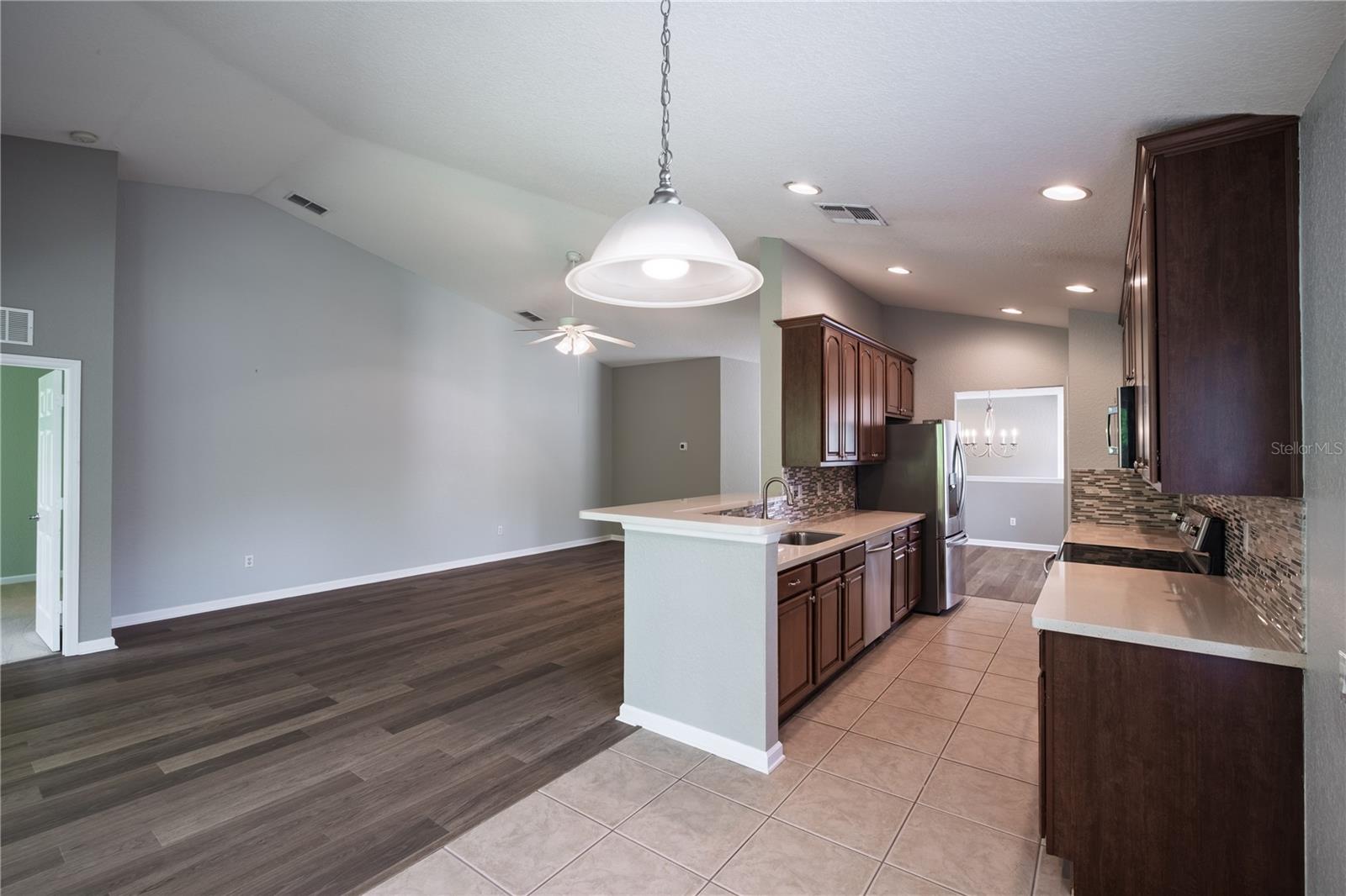 CARRIAGE HOMES AT DUNWOODY COMMONS A CON - Residential