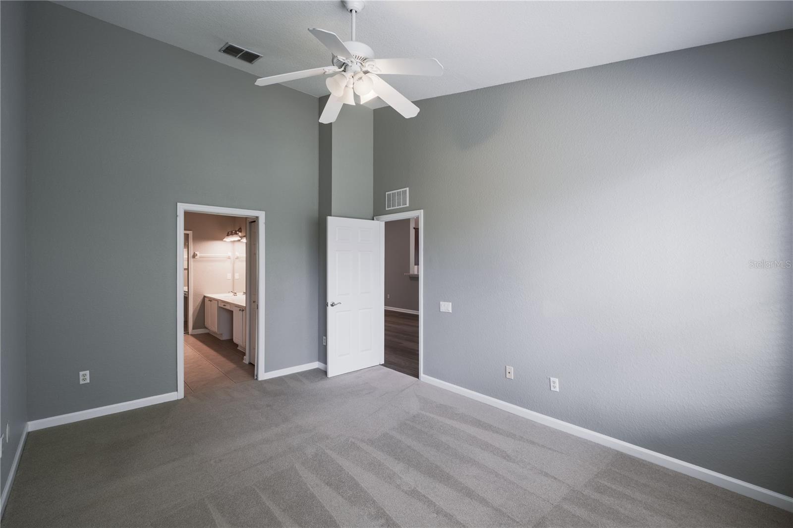 CARRIAGE HOMES AT DUNWOODY COMMONS A CON - Residential