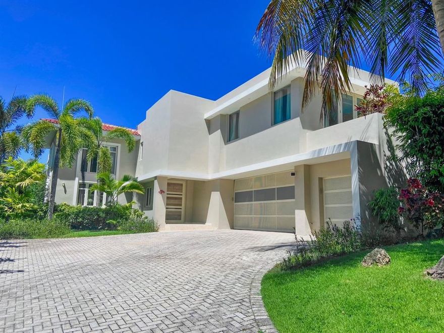 Remodeled Estate offers 6 beds & 7 baths and is defined by its volume, open spaces & high-end finishes. The Living Room & Kitchen anchor the home and are complimented by the Dining Room and 25 ft. tall Atrium. This sun filled paradise is equipped w/ Smart Home Technology, motor court, 3 car garage and so much more! Conveniently Located within 3 minutes from Plantation Resort, this singular property represents the best of Dorado’s Paradise Lifestyle!