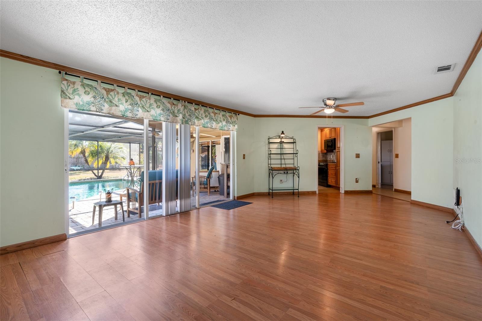 LEONA HEIGHTS - Residential