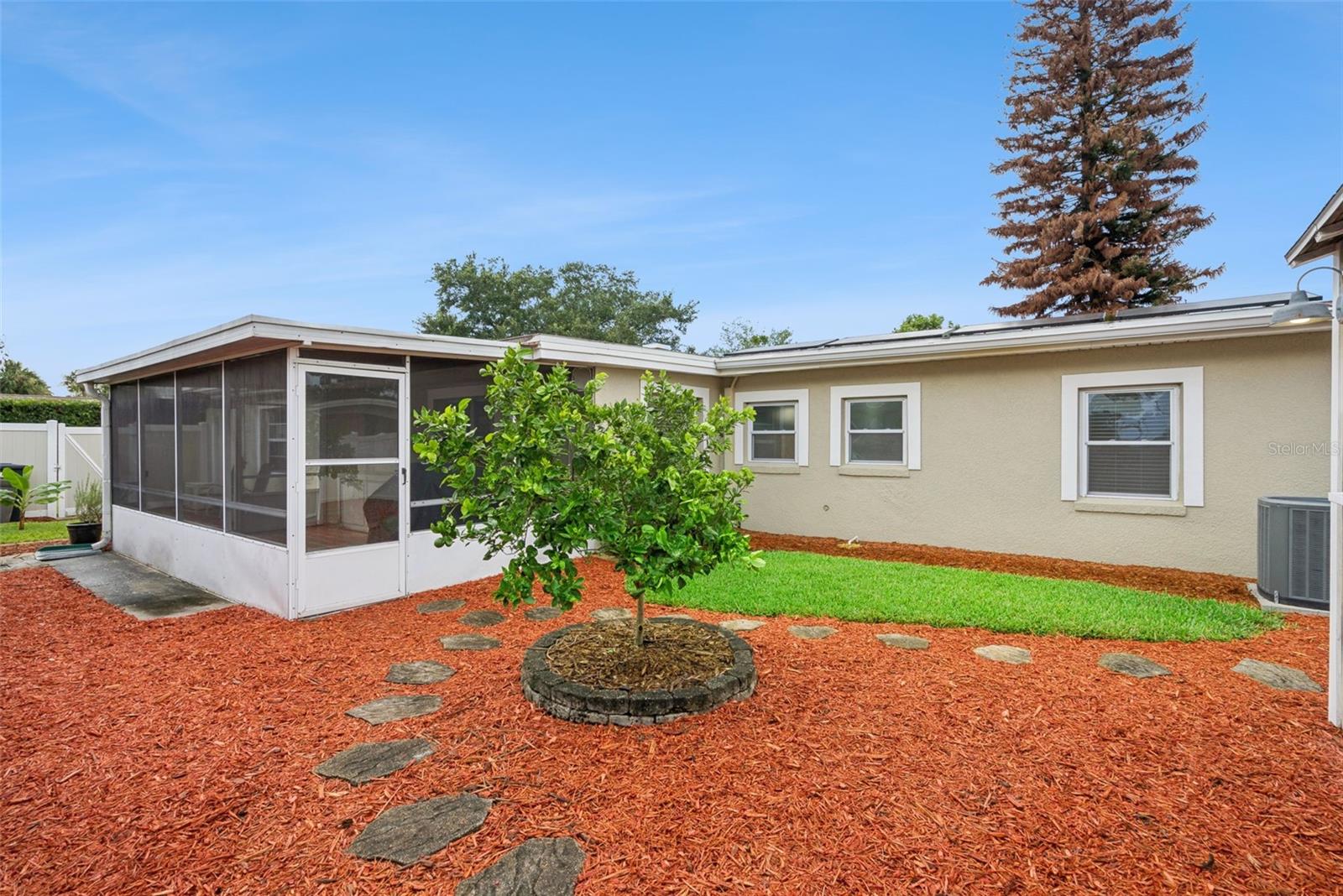 110 N LAKEWOOD CIRCLE