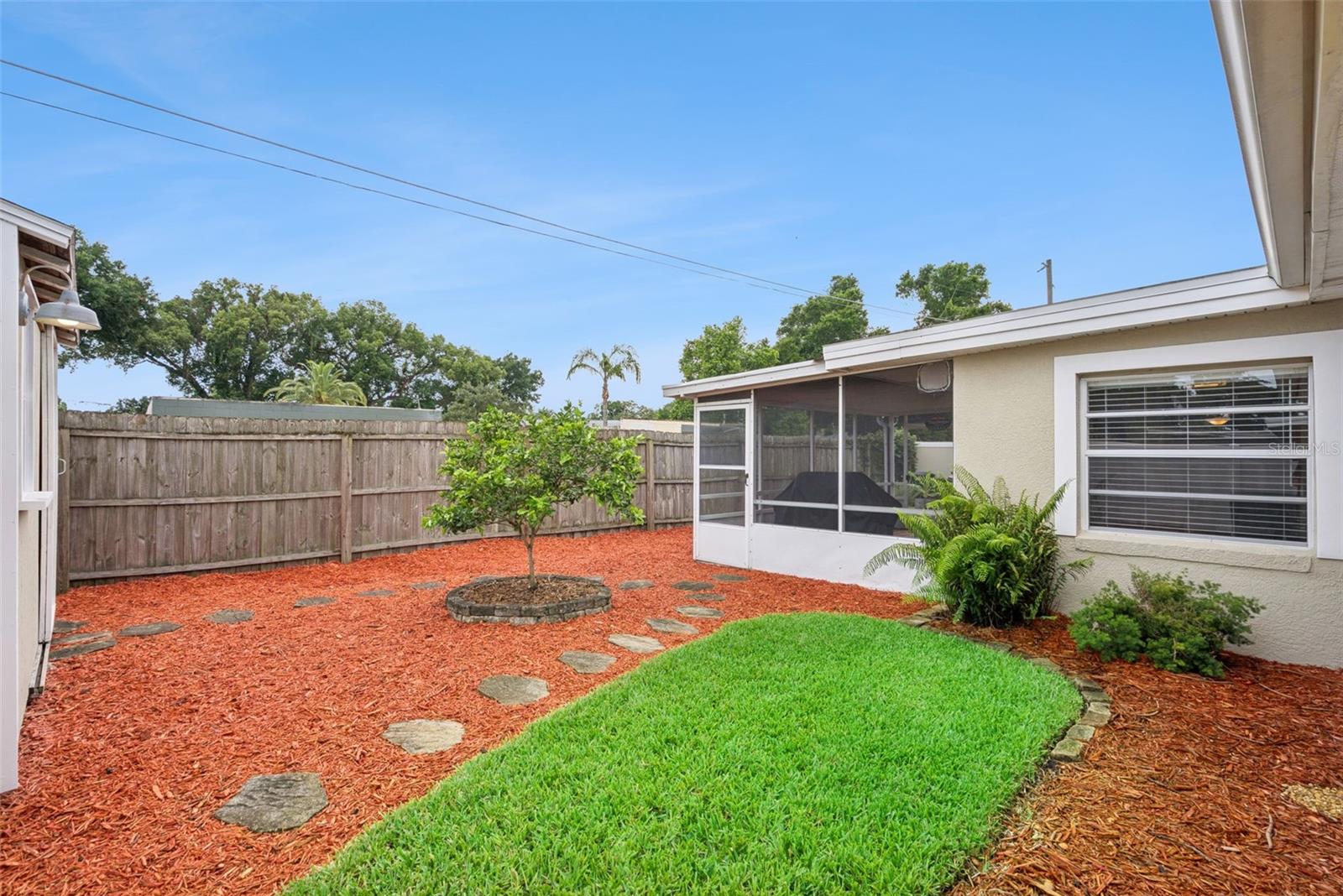 110 N LAKEWOOD CIRCLE