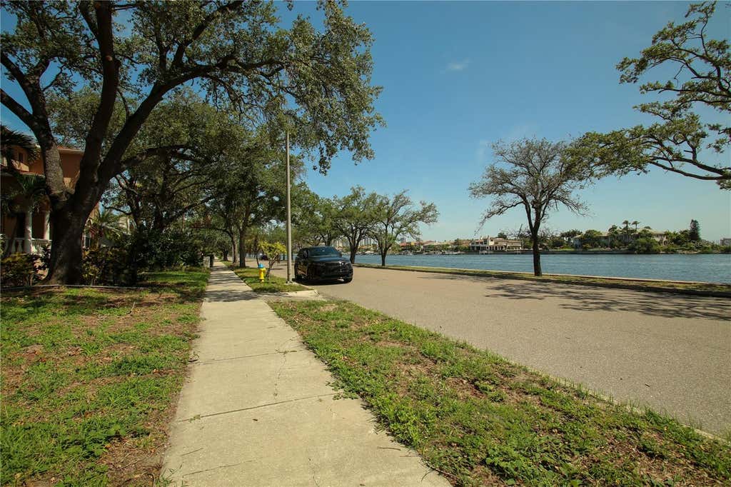 Photo of 424 Channel Drive, Tampa, FL 33606 (MLS # TB8531426)