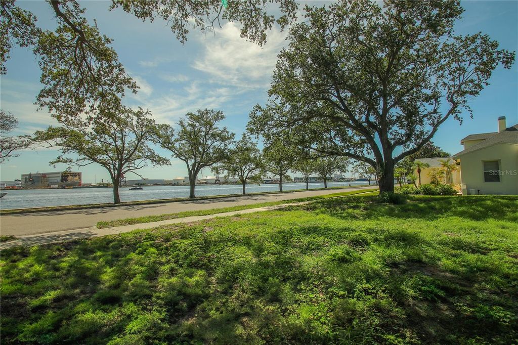 Photo of 424 Channel Drive, Tampa, FL 33606 (MLS # TB8531426)