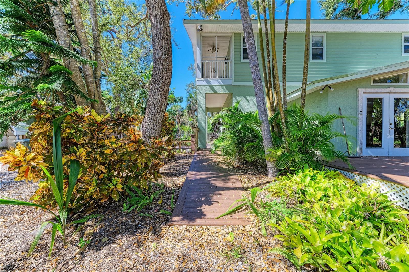 ARTIST ACRES - Residential