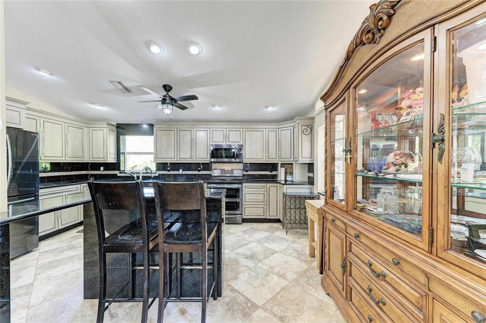 ARTIST ACRES - Residential