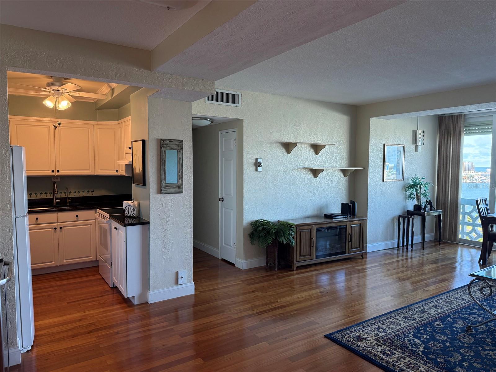 31 ISLAND WAY 1107