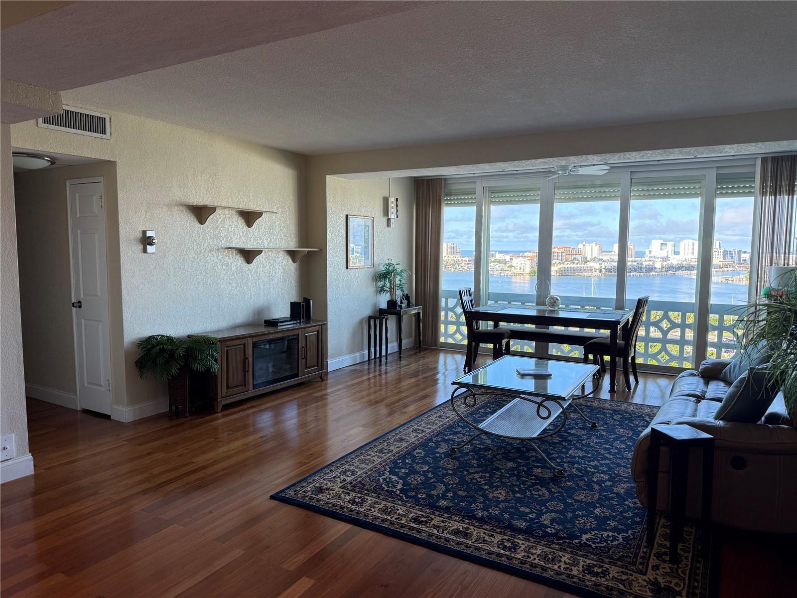 31 ISLAND WAY 1107