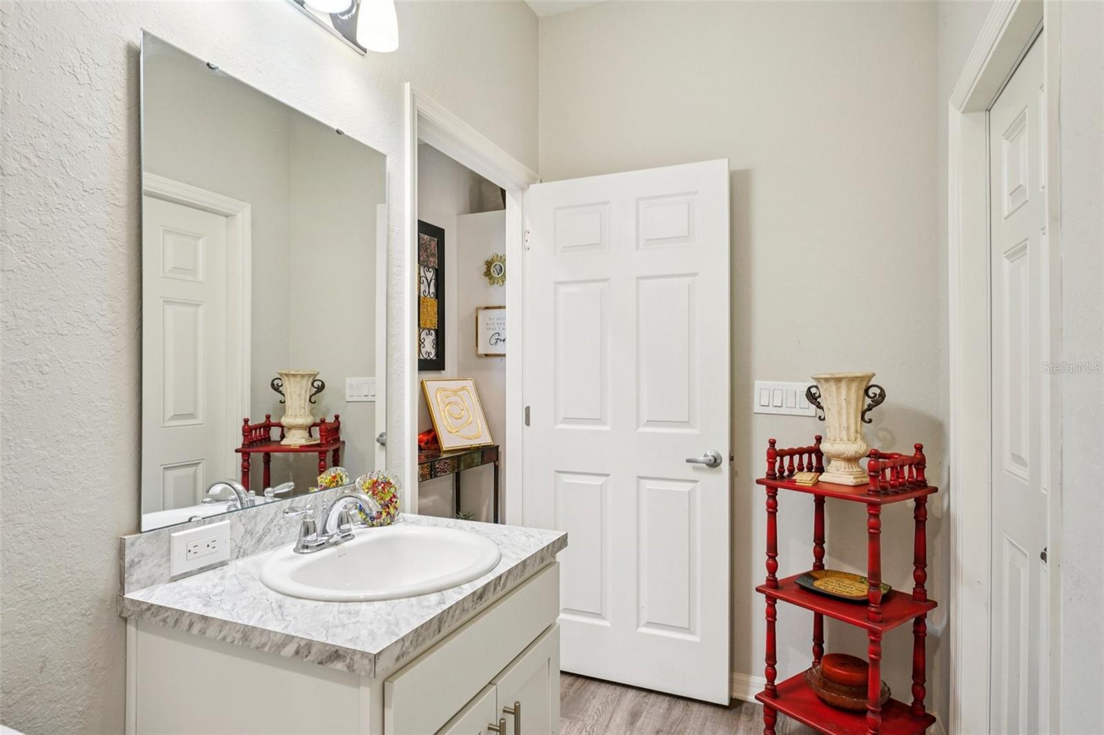 LANDINGS/EAGLE LAKE - Residential
